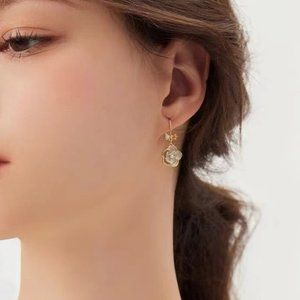 French camellia necklace girl